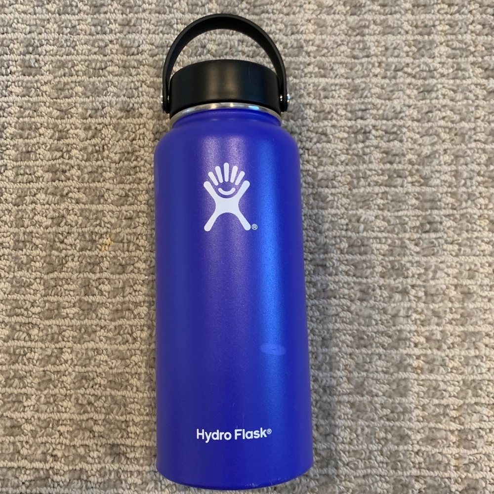 32 oz. blue hydroflask